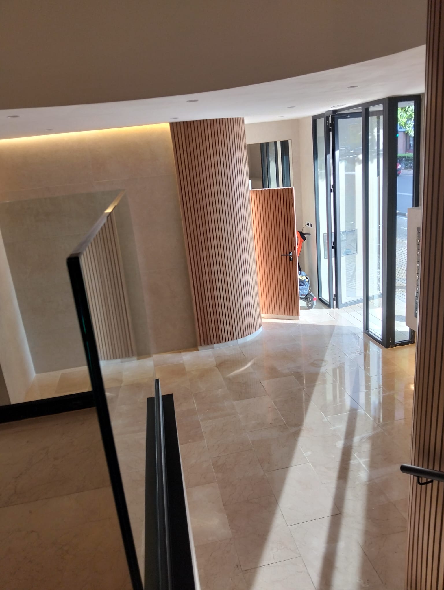 Reforma integral de entrada de edificio